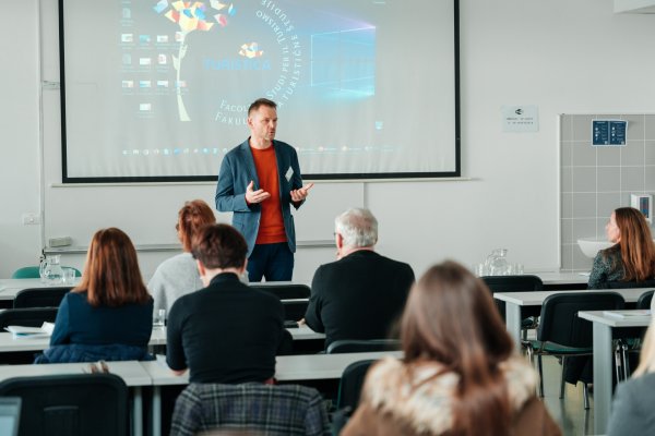 Green Dialogues in Tourism