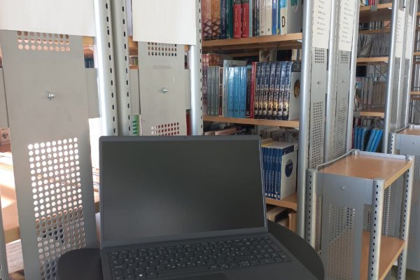 V knjižnici UP FTŠ – Turistica od sedaj na voljo izposoja prenosnih računalnikov