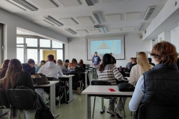 Mathematics in Everyday Life at UP FT&Scaron; Turistica