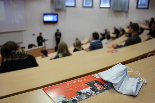 Implementation of the study process in the academic year 2020/21 at UP FT&Scaron; Turistica