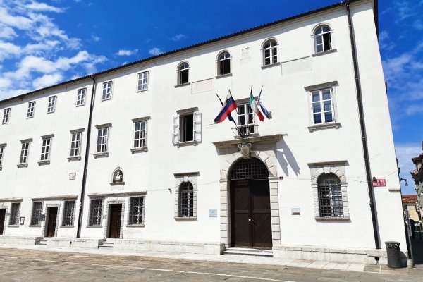 PUBLIC CALL TO OBTAIN SCHOLARSHIPS FROM THE UP SCHOLARSHIP FUND FOR THE ACADEMIC YEAR 2021/2022