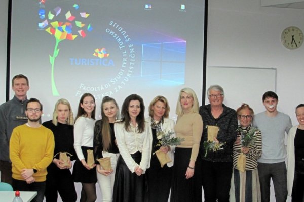 Master's students design Arcade Bernardin outdoor photo gallery